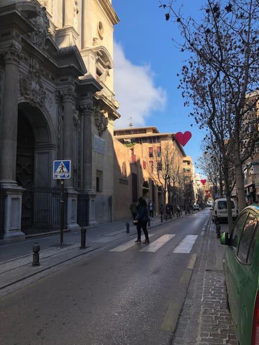 Apartamento Junto A Catedral Apartment Granada Bagian luar foto
