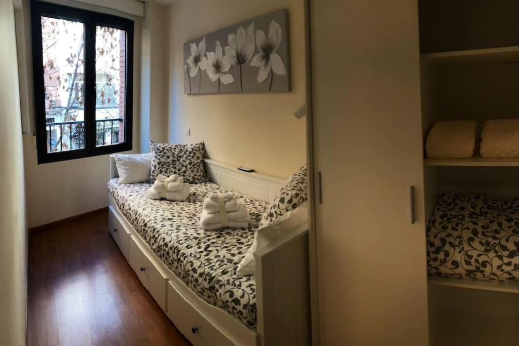 Apartamento Junto A Catedral Apartment Granada Bagian luar foto
