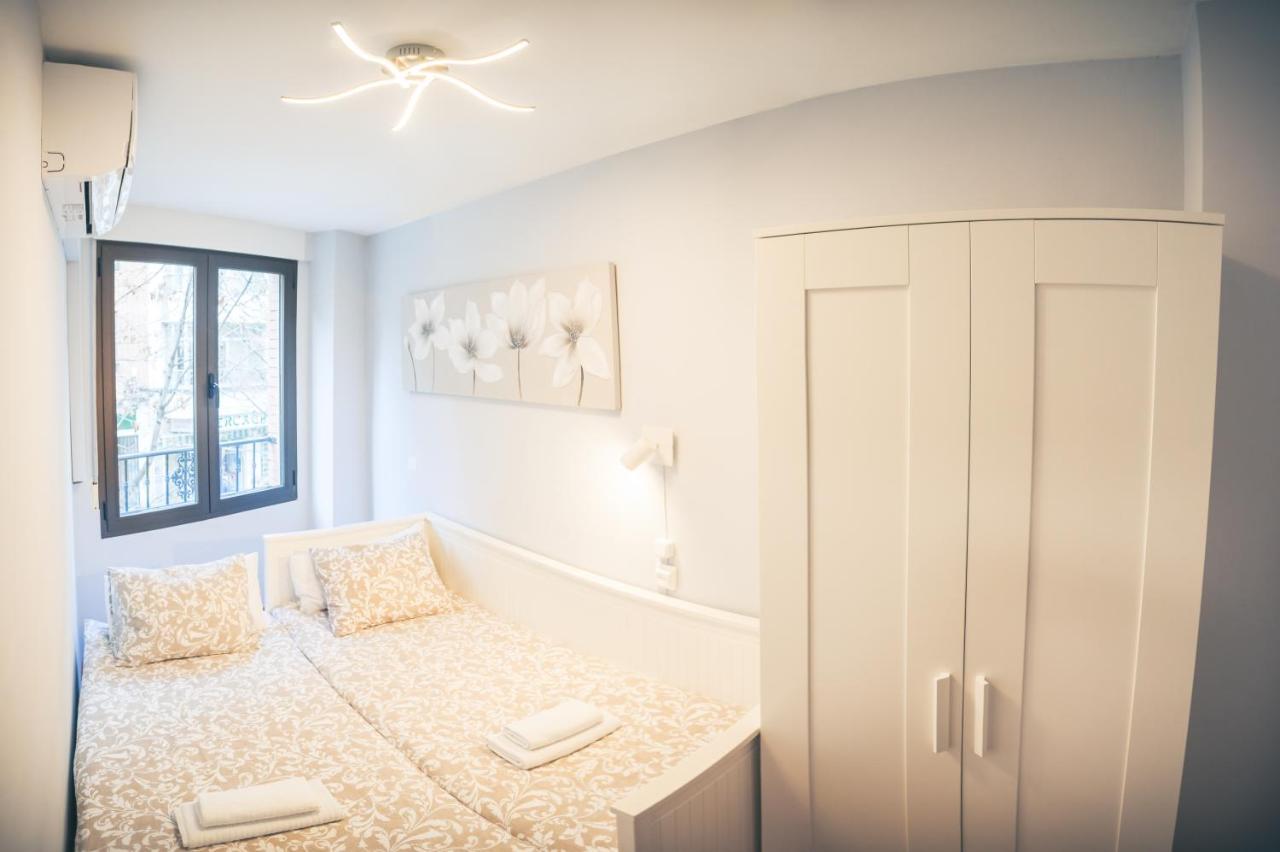 Apartamento Junto A Catedral Apartment Granada Bagian luar foto
